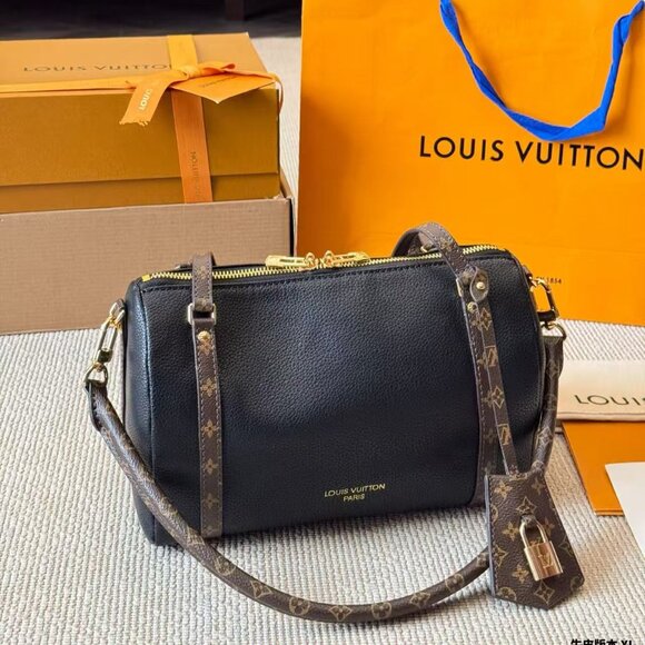 Louis Vuitton Handbags - Classic Louis Vuitton Bag: A Stylish and Versatile Choice for Elegance